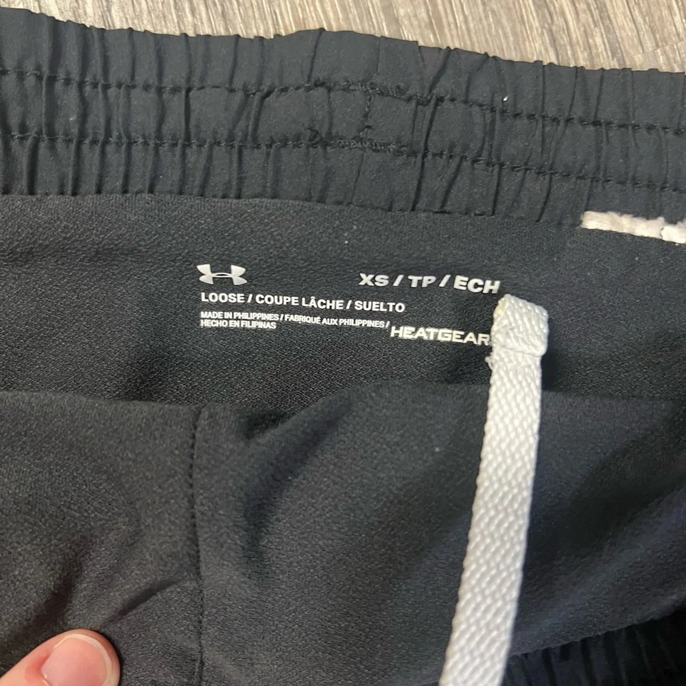 under armour xs women shorts loose drawstring workout black yellow Athletic - Picture 2 of 2